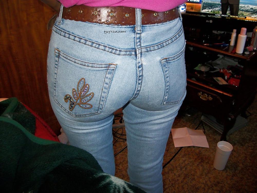25P Wifes Ass In Tight Jeans
