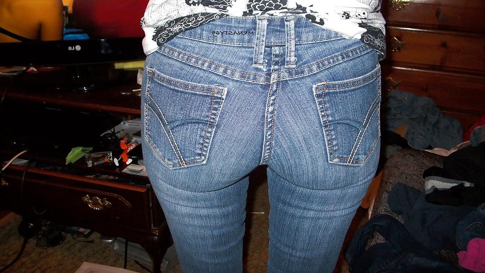 25P Wifes Ass In Tight Jeans