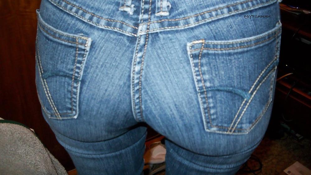 25P Wifes Ass In Tight Jeans