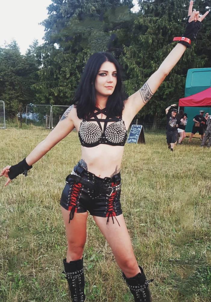 25P Metal Girls Like It Hard 2