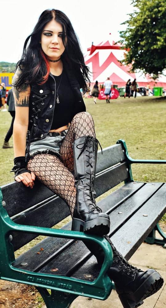 25P Metal Girls Like It Hard 2