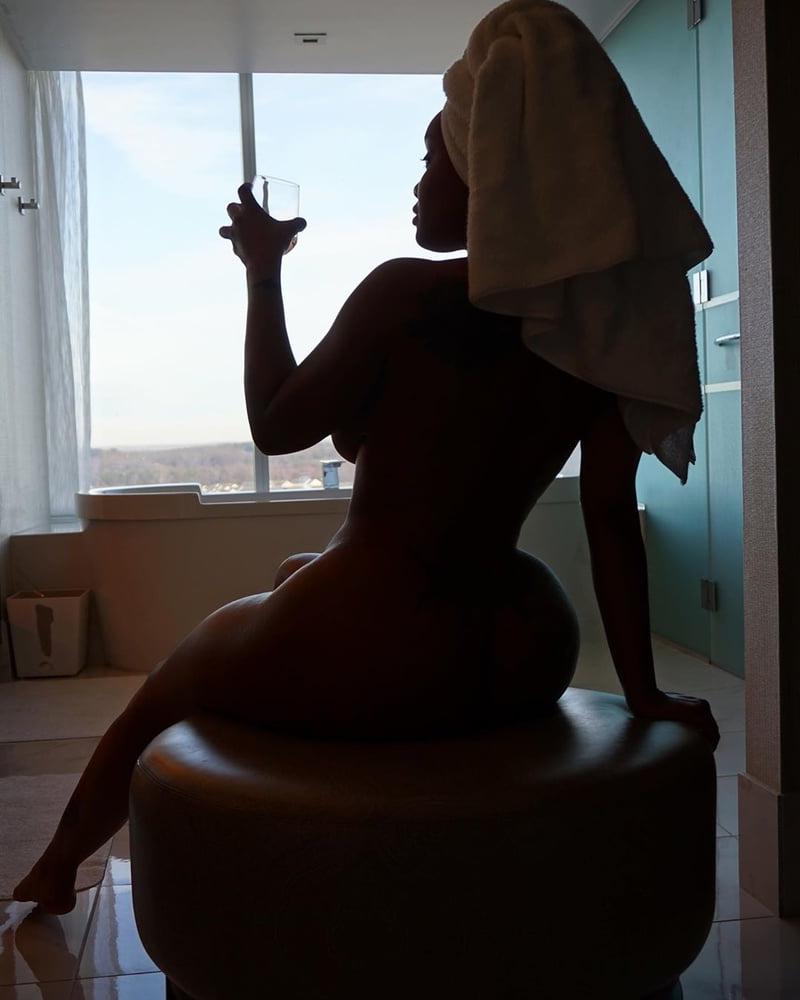 25P Curvy Girls and damn hot Asses 15