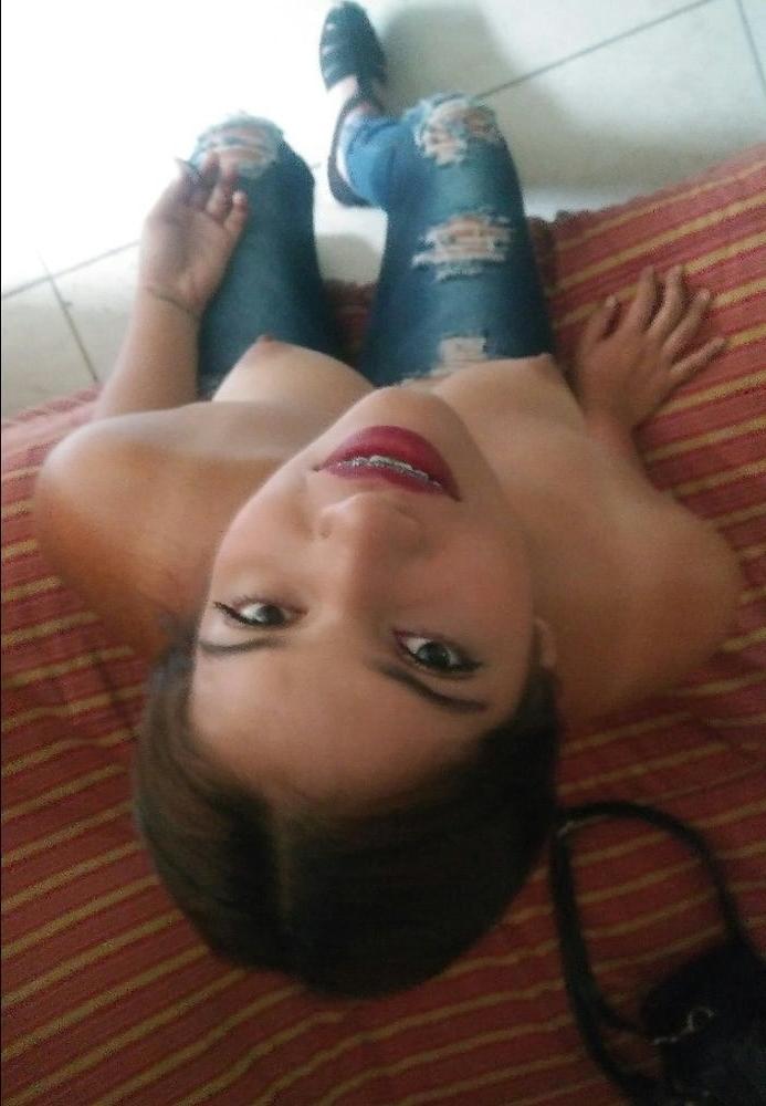 25P Topless in Jeans   52