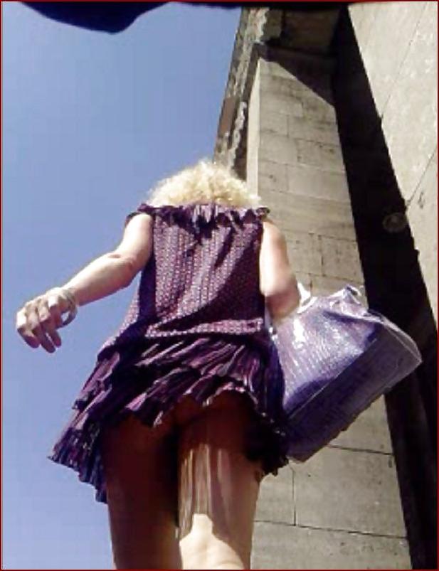 25P Miniskirt hottie upskirt