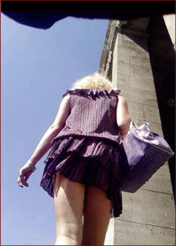 25P Miniskirt hottie upskirt
