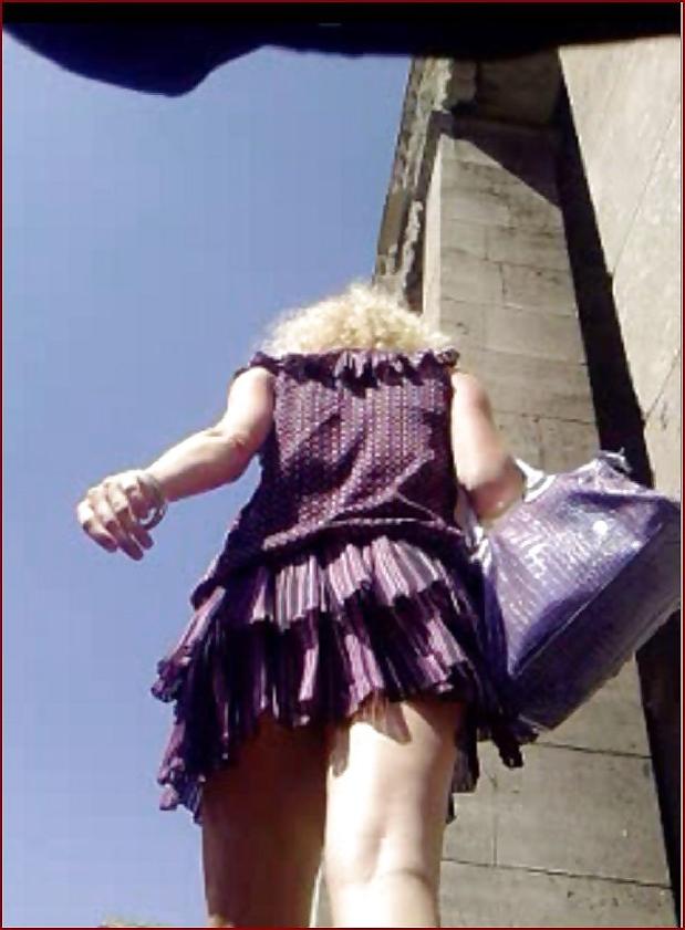 25P Miniskirt hottie upskirt