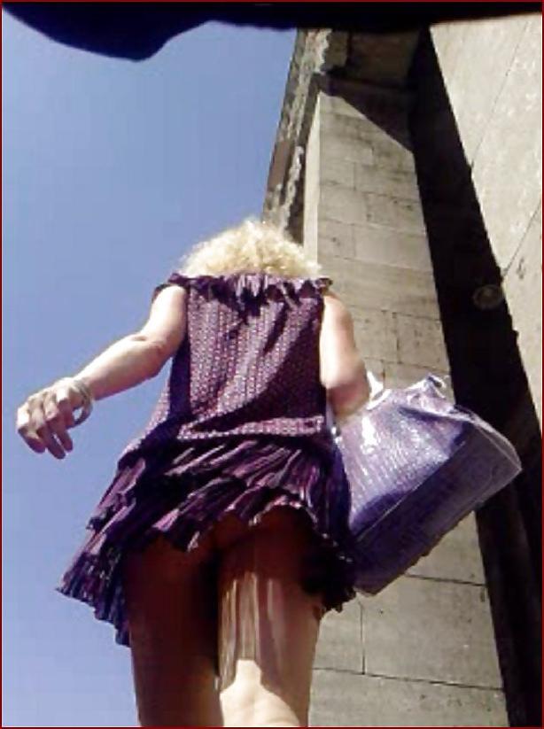 25P Miniskirt hottie upskirt