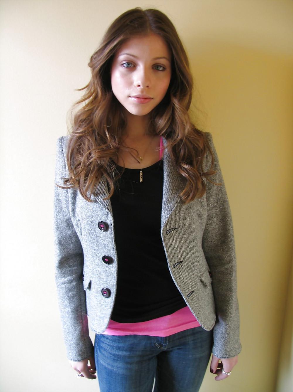 25P Michelle Trachtenberg - Tight JEANS, part 2