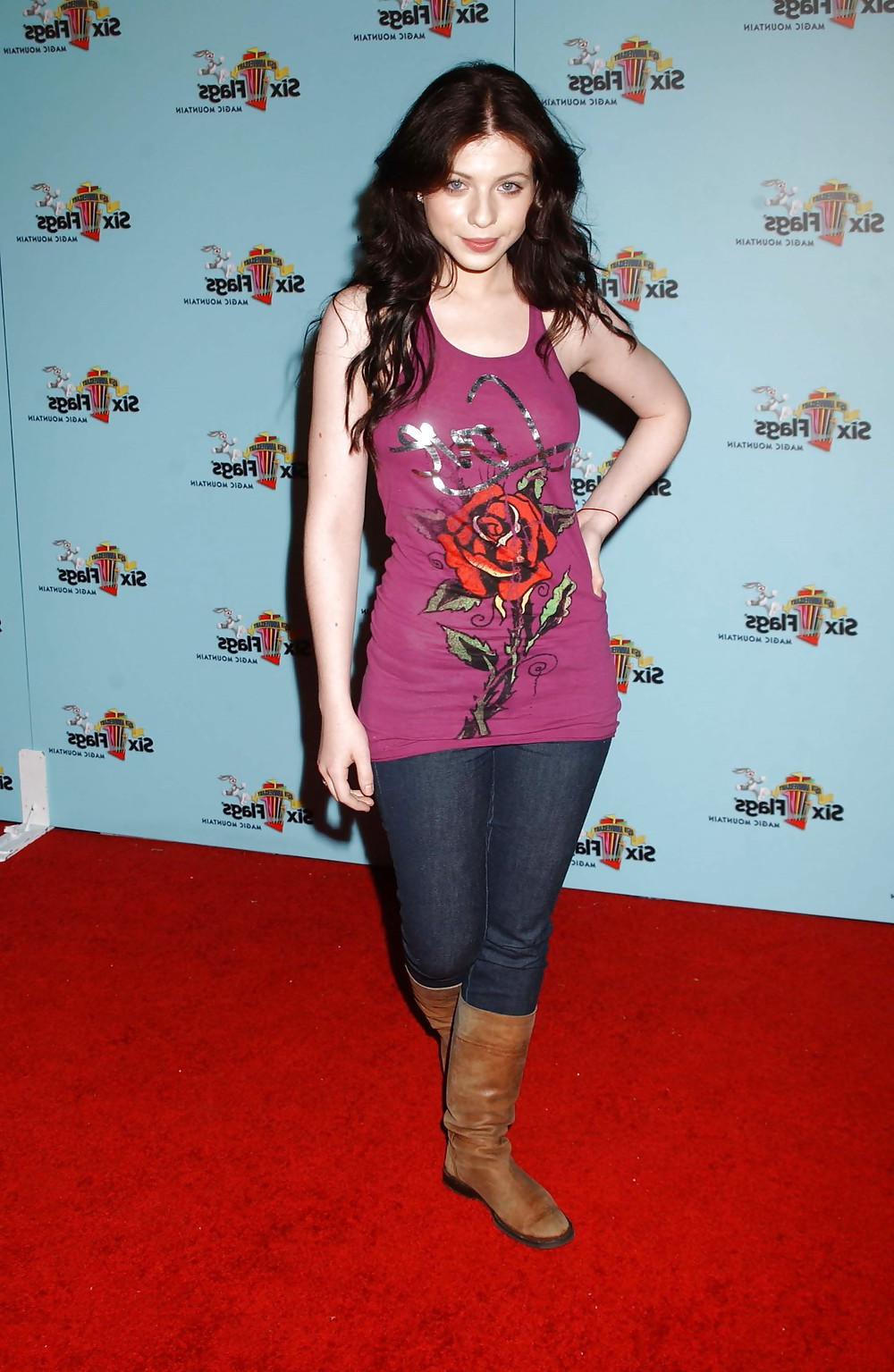 25P Michelle Trachtenberg - Tight JEANS, part 2