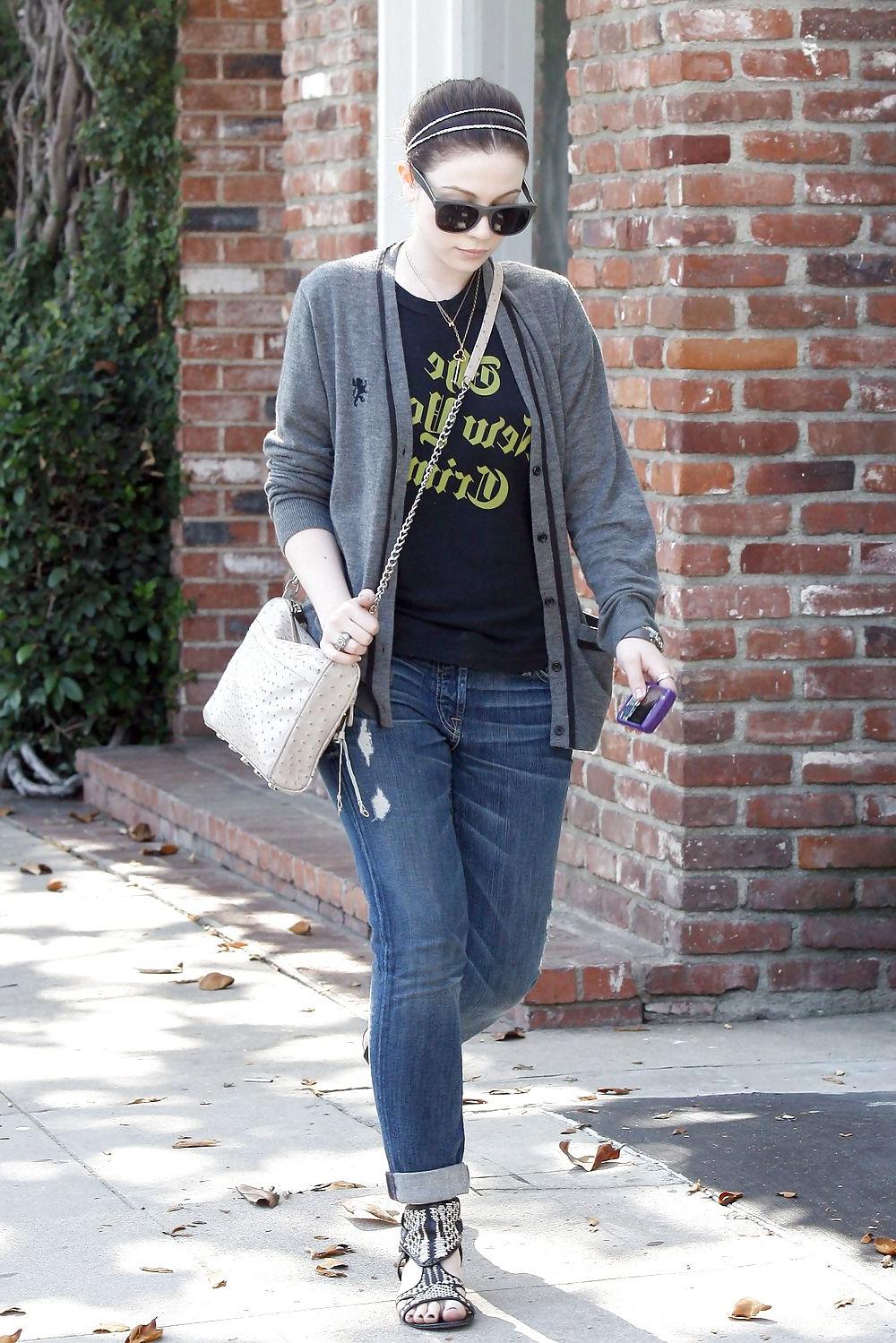 25P Michelle Trachtenberg - Tight JEANS, part 2