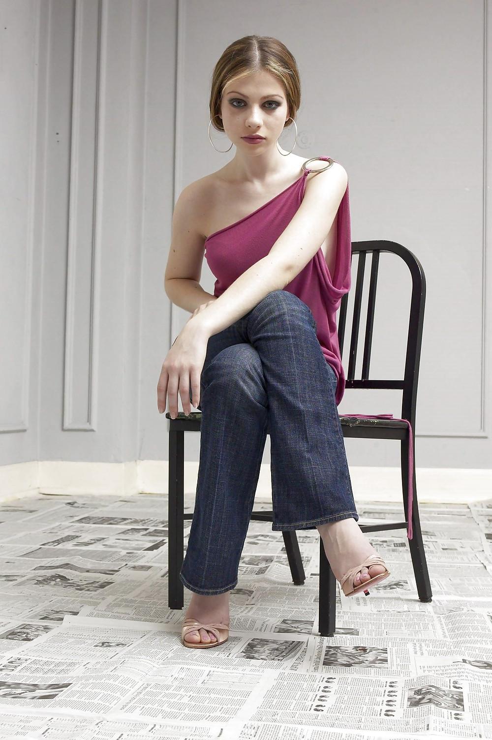 25P Michelle Trachtenberg - Tight JEANS, part 2