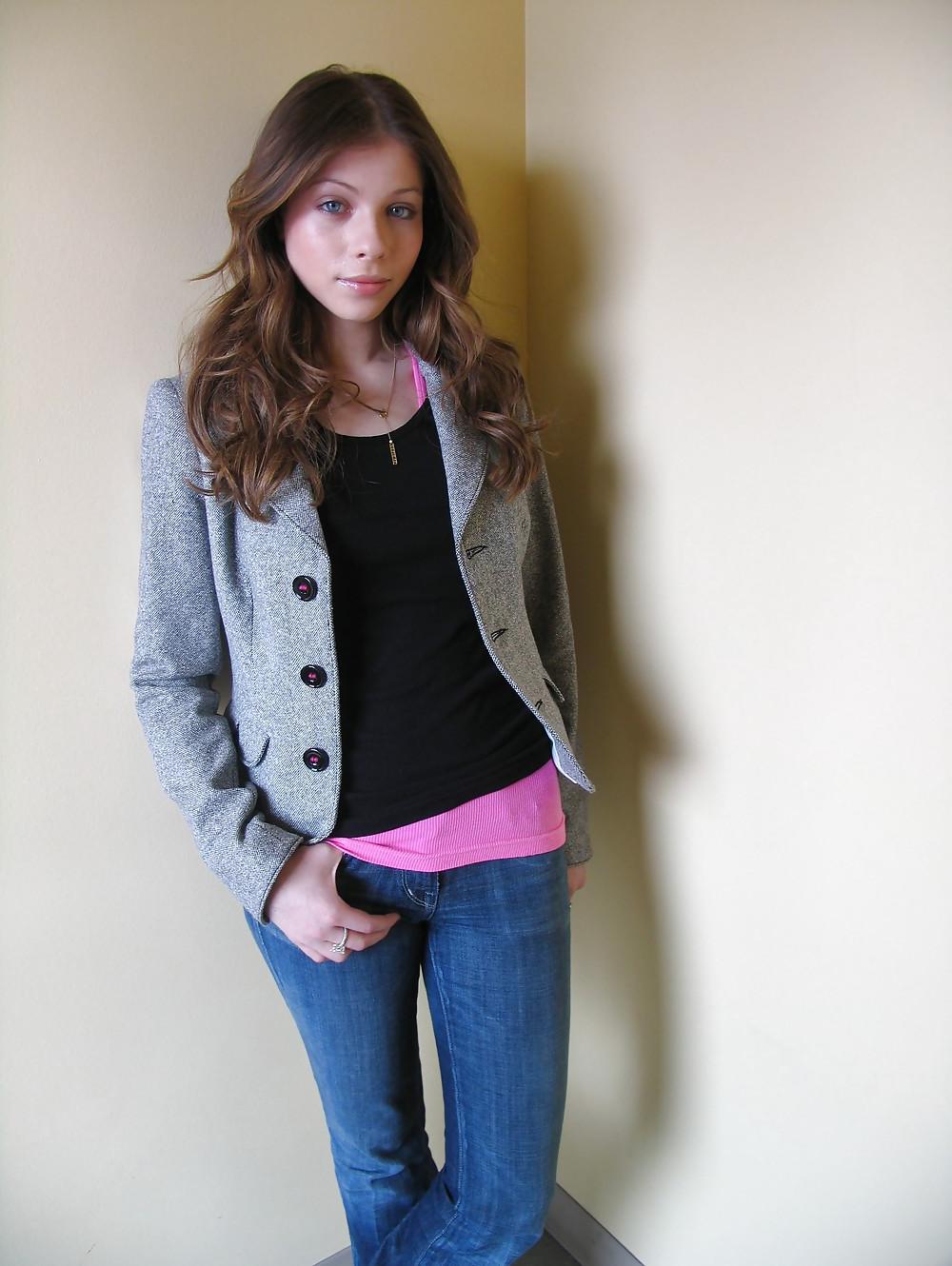 25P Michelle Trachtenberg - Tight JEANS, part 2
