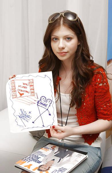 25P Michelle Trachtenberg - Tight JEANS, part 2