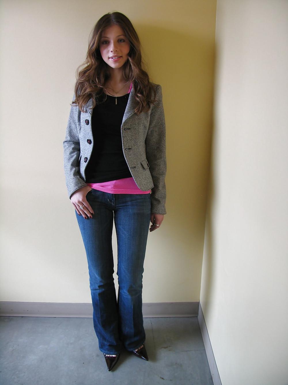 25P Michelle Trachtenberg - Tight JEANS, part 2