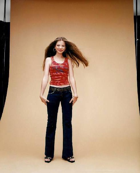 25P Michelle Trachtenberg - Tight JEANS, part 3