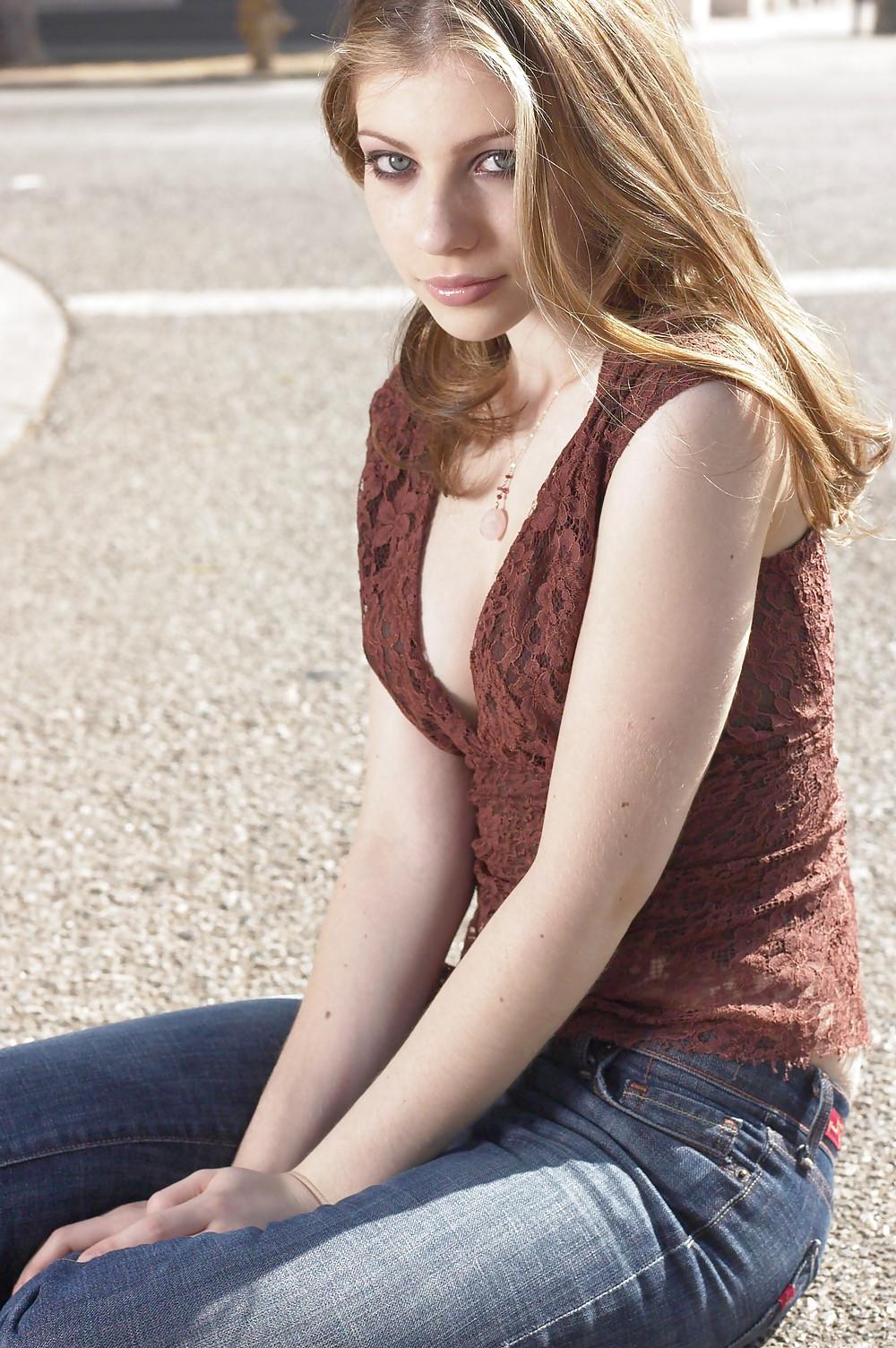 25P Michelle Trachtenberg - Tight JEANS, part 3