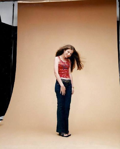 25P Michelle Trachtenberg - Tight JEANS, part 3