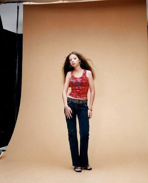 25P Michelle Trachtenberg - Tight JEANS, part 3