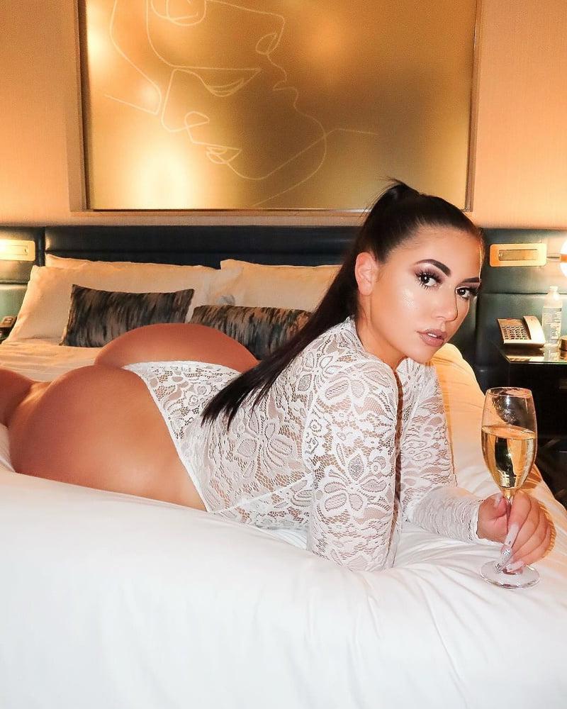 25P Curvy Girls and damn hot Asses 18