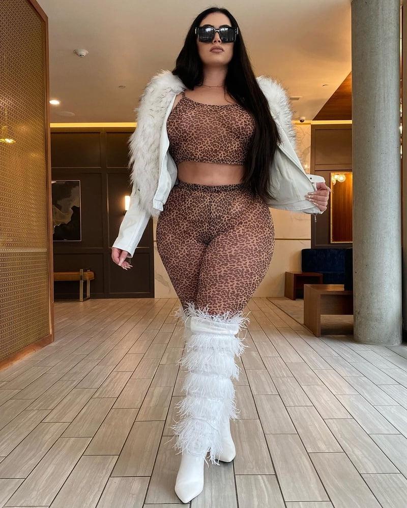 25P Curvy Girls and damn hot Asses 18