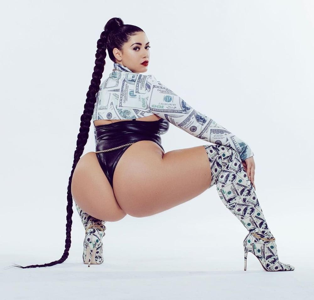 25P Curvy Girls and damn hot Asses 18