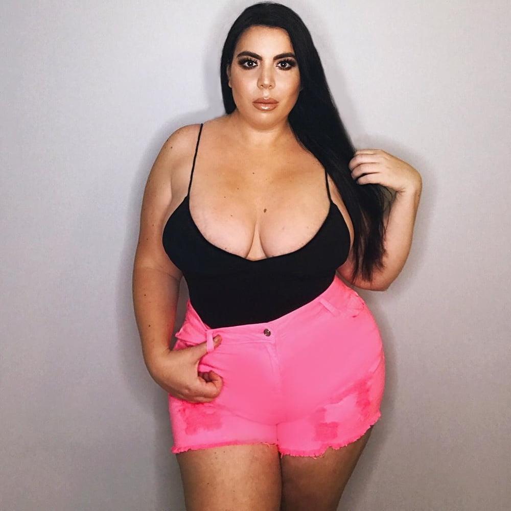 25P Curvy Girls and damn hot Asses 18