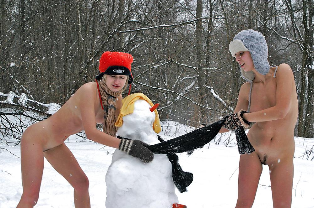 25P Public Nudity