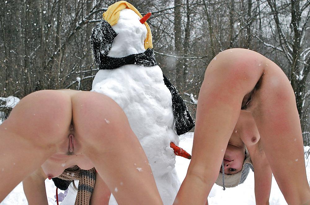 25P Public Nudity