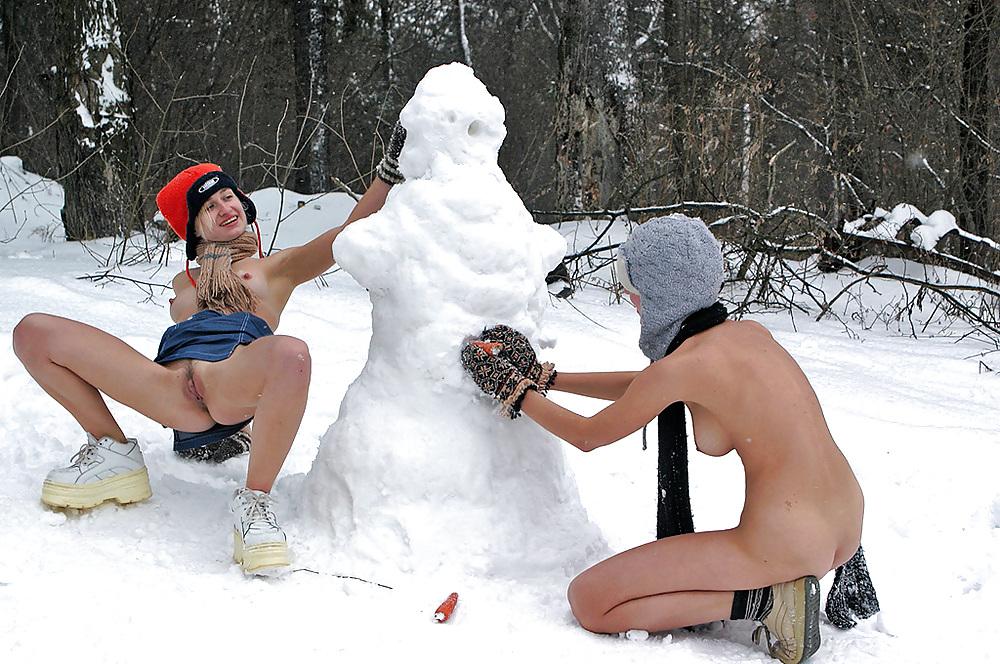 25P Public Nudity