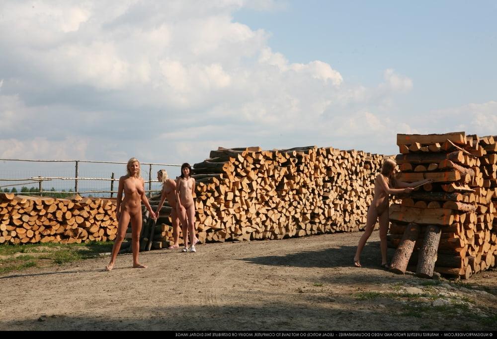 25P Nudist Girls 01