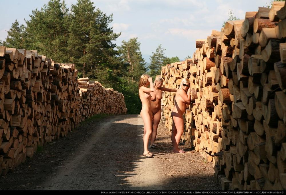 25P Nudist Girls 01