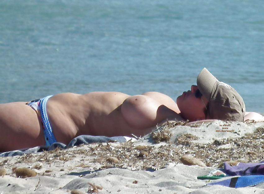 25P Beautiful Beach Nudes by Voyeur TROC