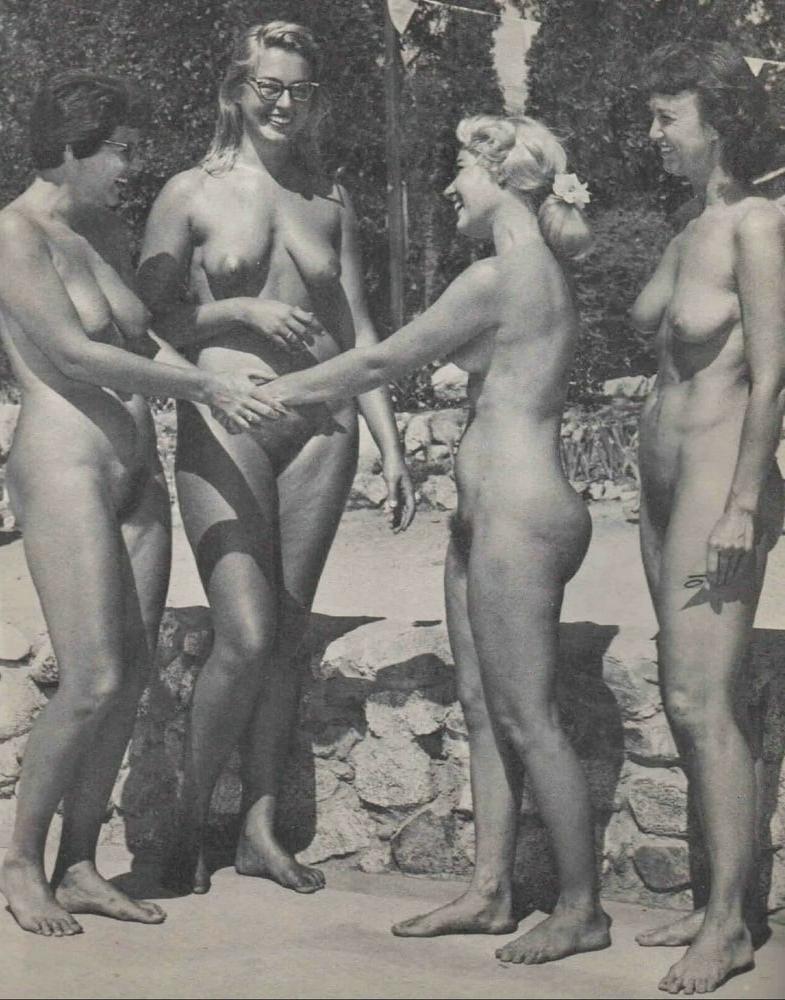 25P Naked Vintage Girls 59