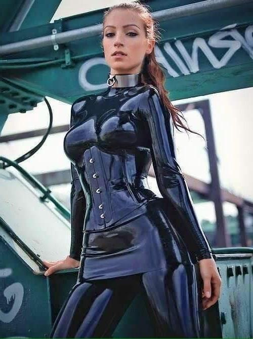 25P Latex girls 34