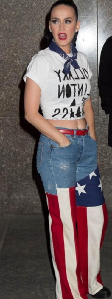 17P Katy Perry in redone Levi's jeans
