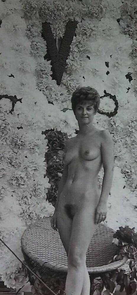 25P Naked Vintage Girls 58