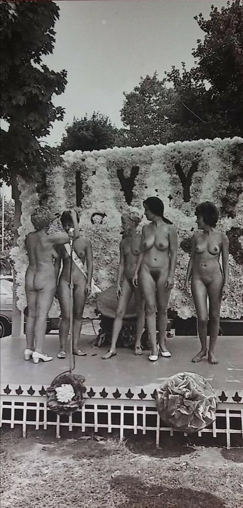 25P Naked Vintage Girls 58