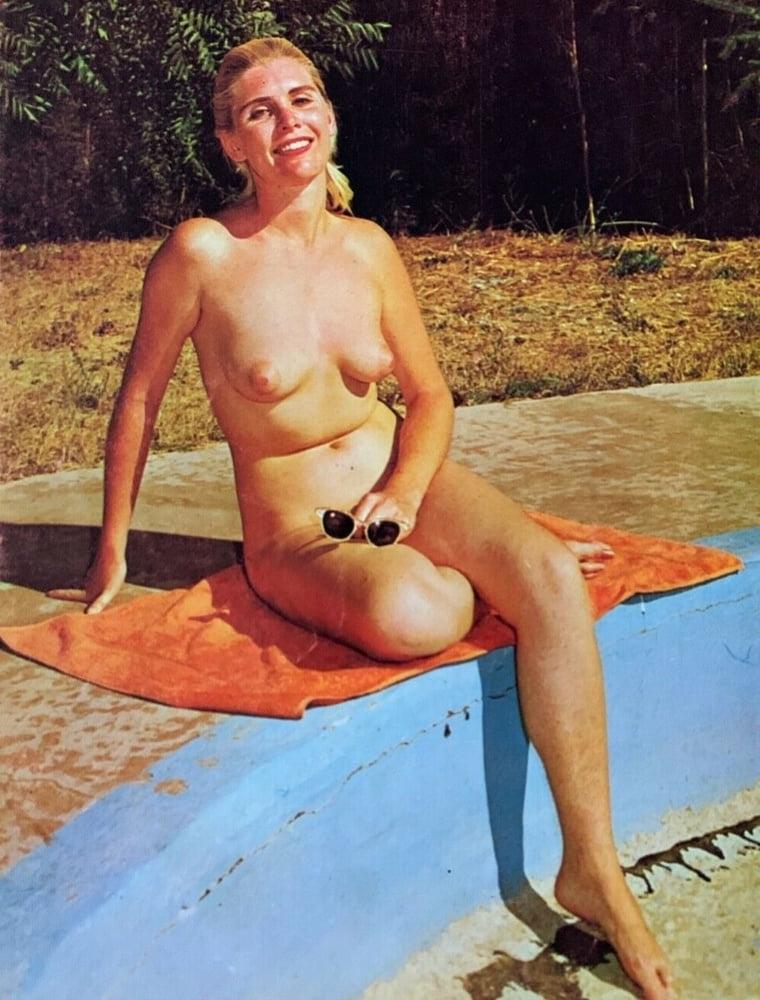 25P Naked Vintage Girls 58