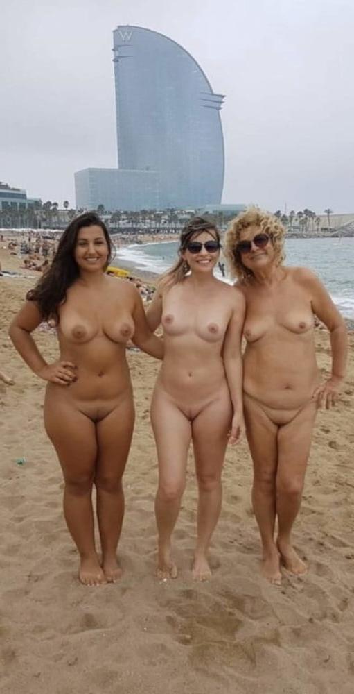 25P Girls on the Beach 208