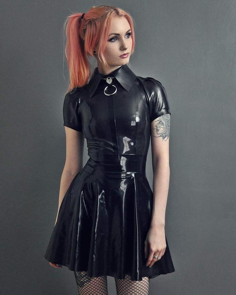 25P Latex girls 33