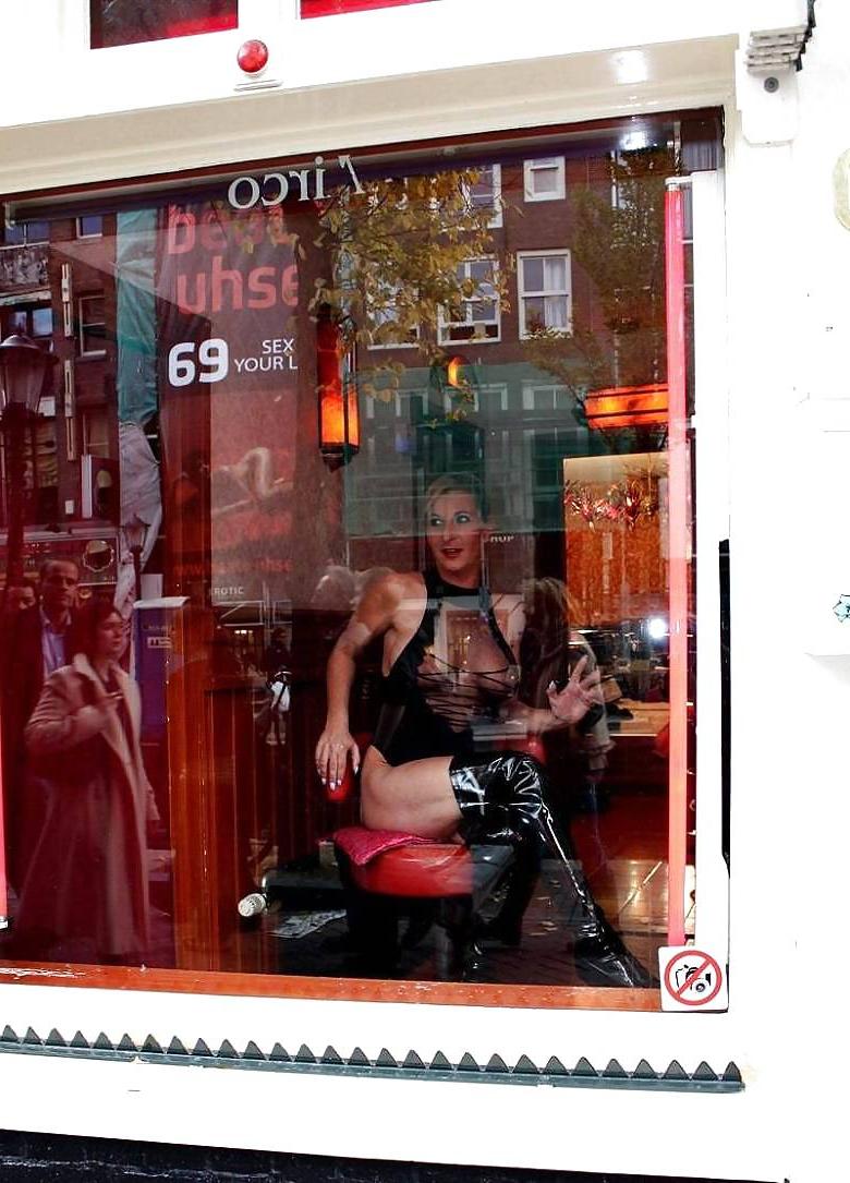 25P Mes Amies Les Putes 17 ( Blowjobs and Hookers) by TROC