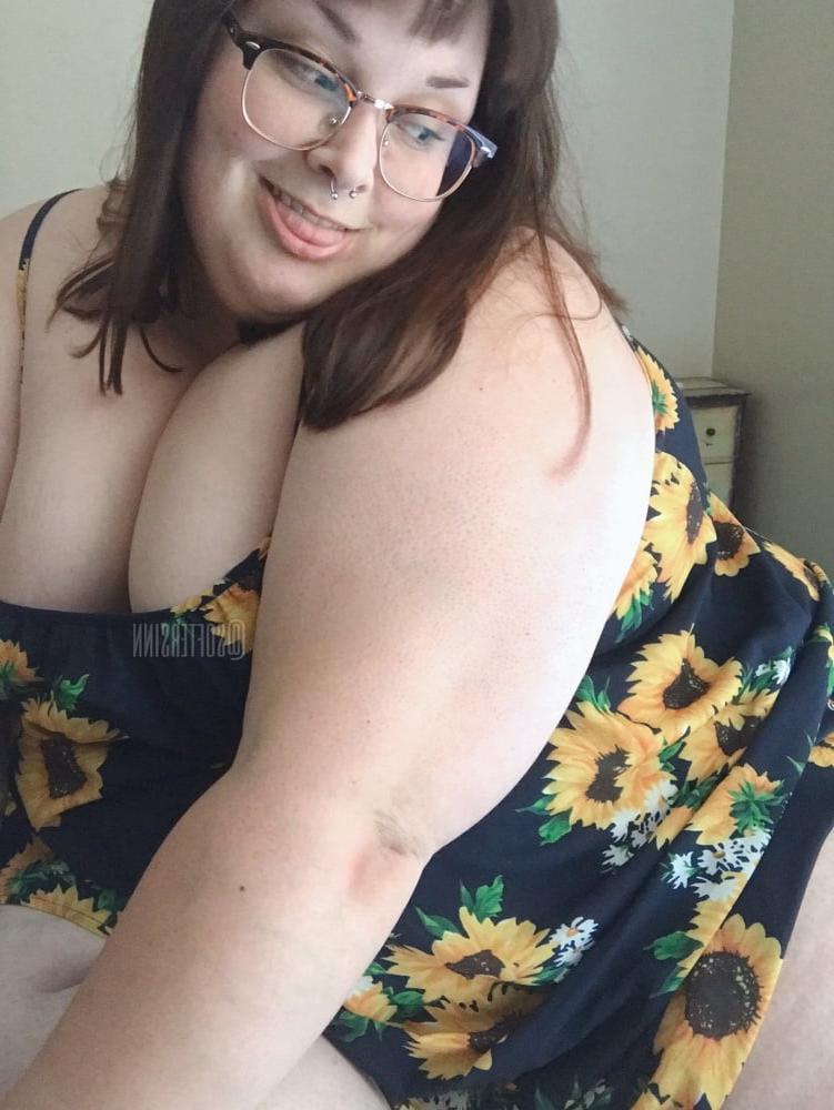 25P Hoodyman SSBBW 312 . Fat piggy Karen exposure .