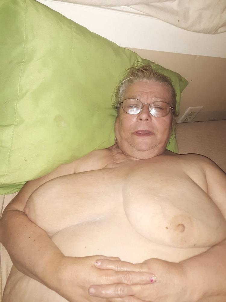 25P Hoodyman SSBBW 312 . Fat piggy Karen exposure .