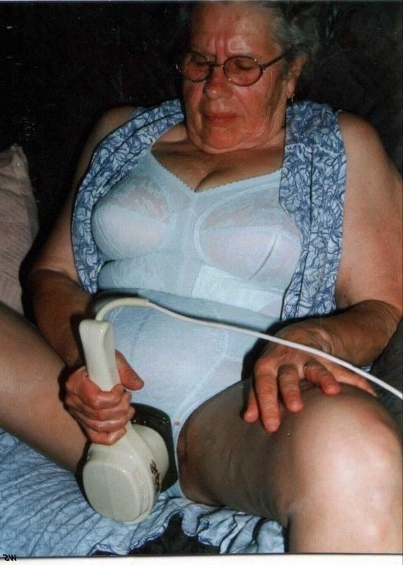 20P 198- Grandma horny and fat - Oma geil und fett