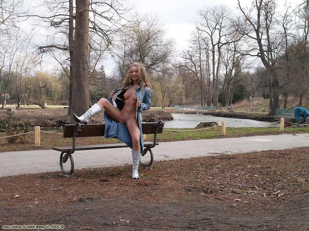 25P bench girls sexy legs