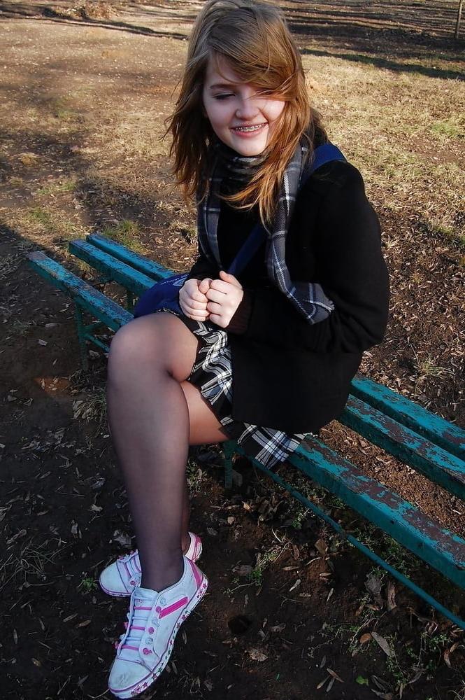25P bench girls sexy legs