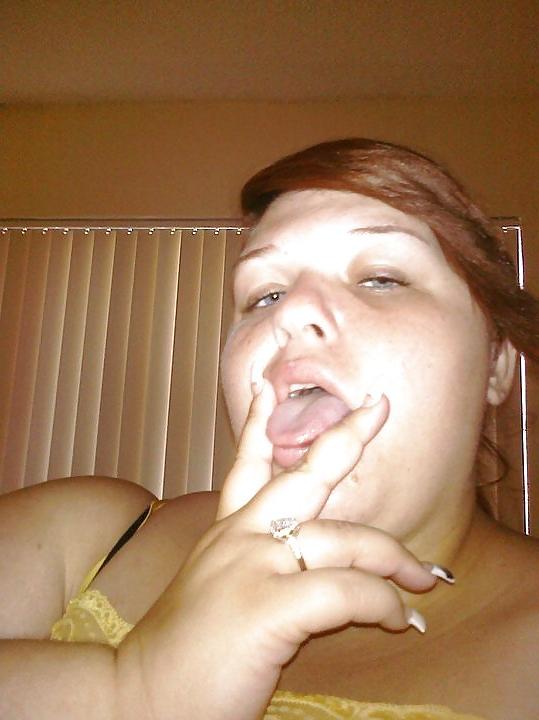 25P Thick white girl. sucking popscile