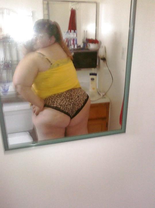 25P Thick white girl. sucking popscile