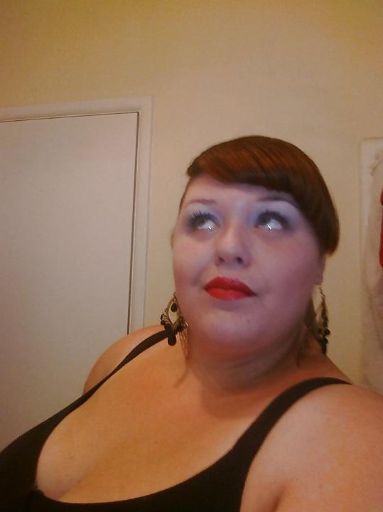25P Thick white girl. sucking popscile