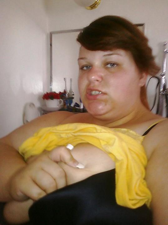 25P Thick white girl. sucking popscile